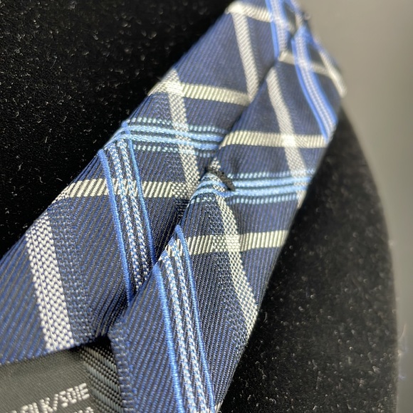 Jones New York Premium Necktie. Blue and Grey Geometric. 8cm - Picture 6 of 9